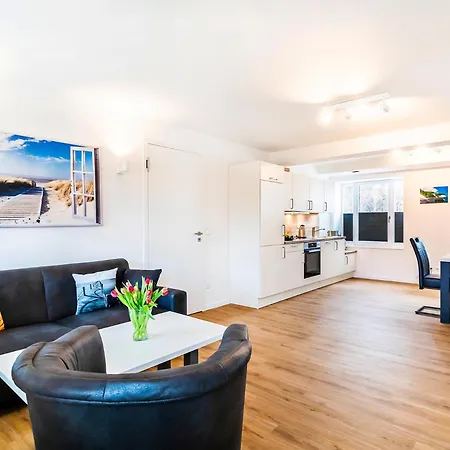 Apartment Prora - Familienfreundliche Ferienwohnung mit Balkon, Waschmaschine, Trockner und Gemeinschaftssauna - Dünenheide 2,2 *